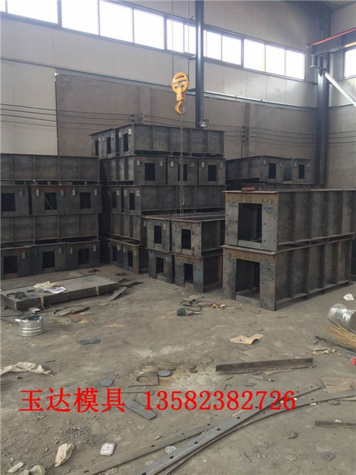 河北塑料流水槽模具与U型水渠模具安全操作规程